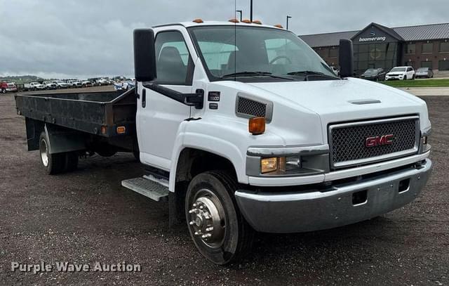 Image of GMC C5500 equipment image 2