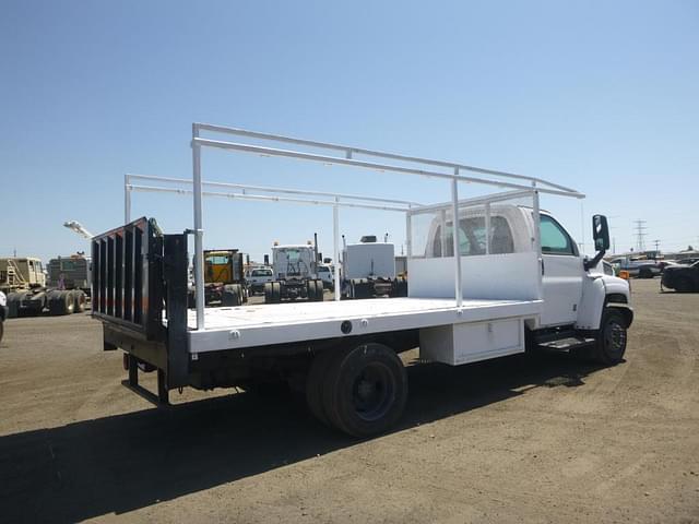 Image of GMC C5500 equipment image 2