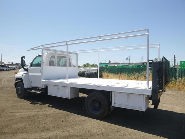 Image of GMC C5500 equipment image 3