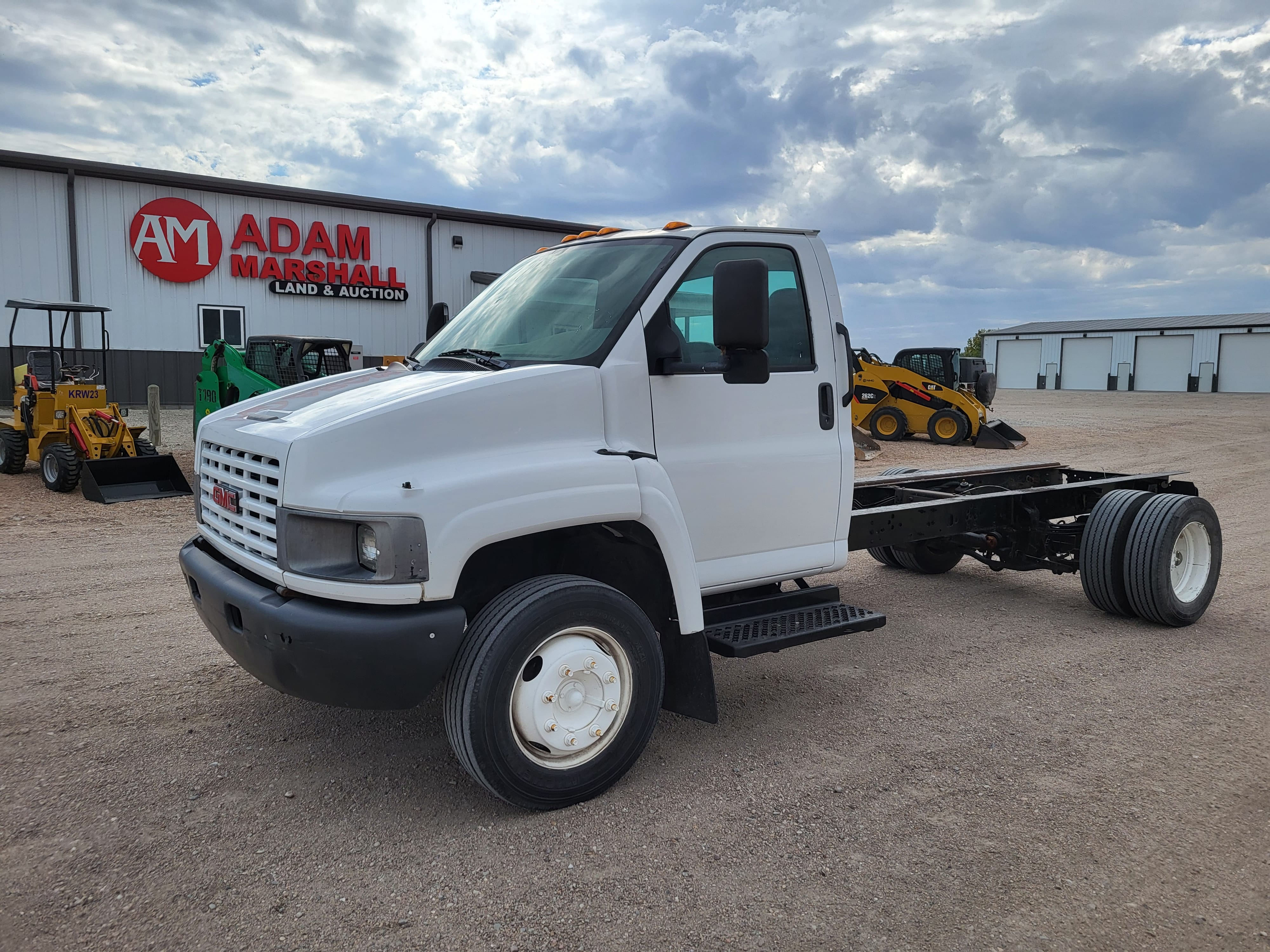 2005 GMC C5500 Equipment Image0