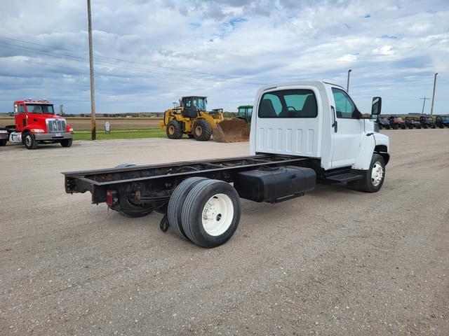 Image of GMC C5500 equipment image 2