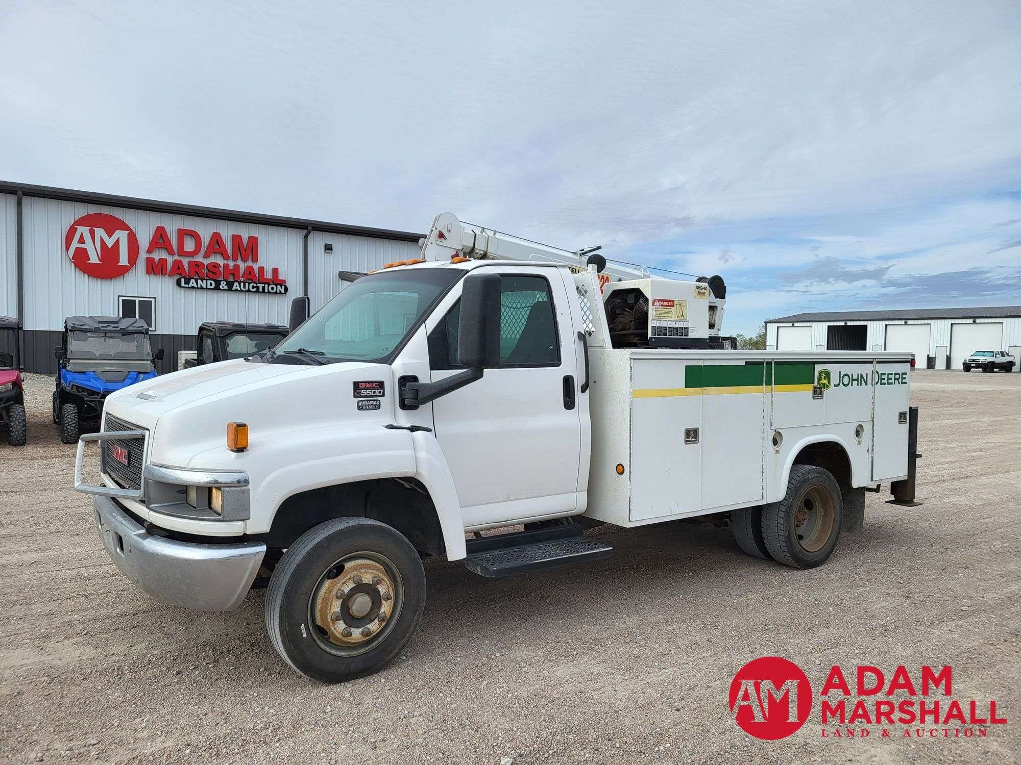 2005 GMC C5500 Equipment Image0