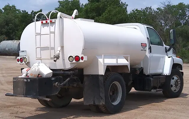 Image of GMC C6500 equipment image 4