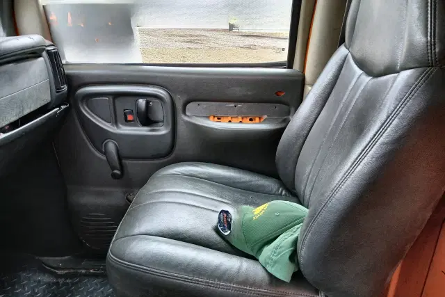 Image of GMC C6500 equipment image 4