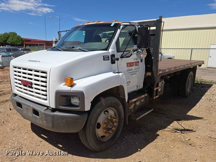 2005 GMC C6500 Equipment Image0