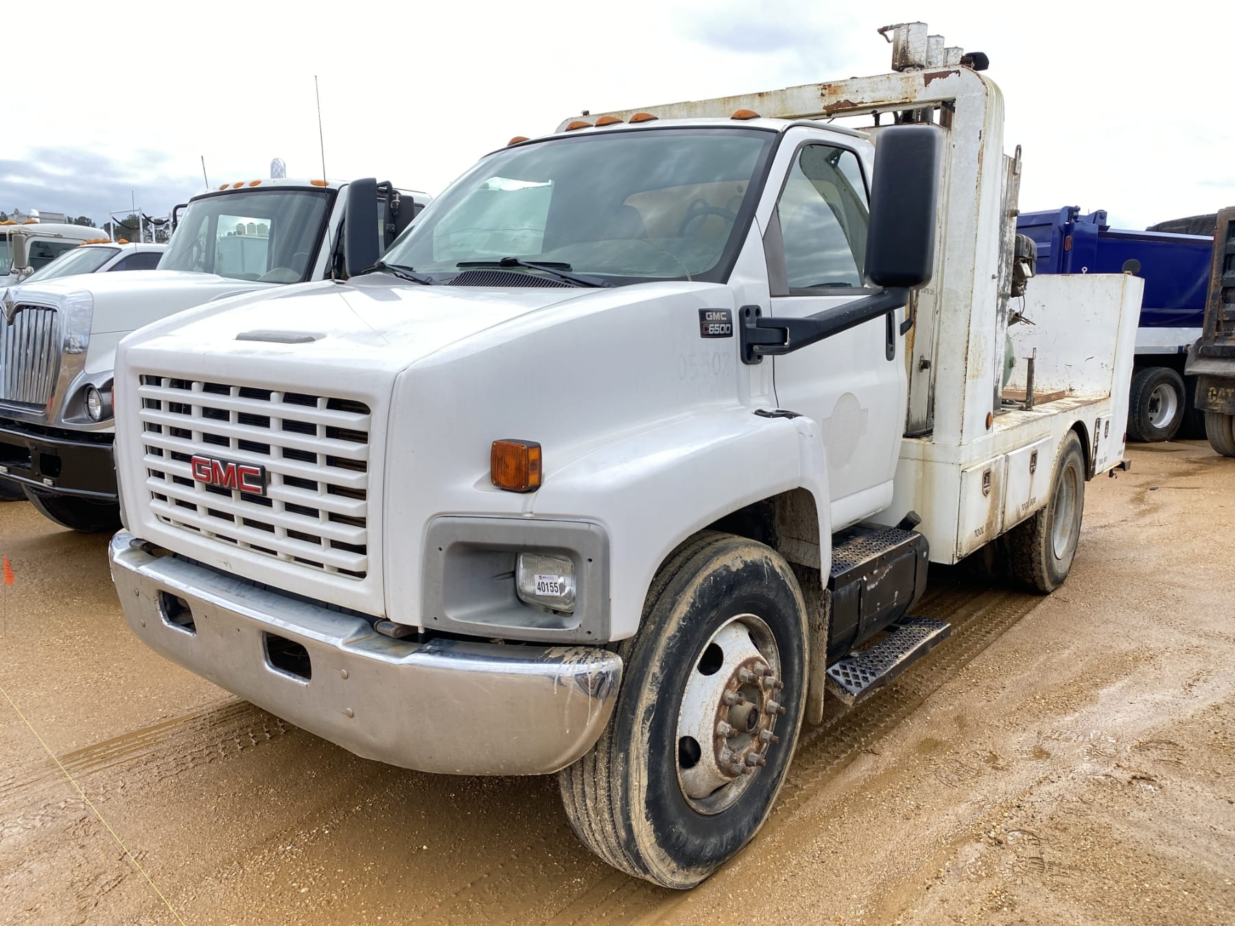 2005 GMC C6500 Equipment Image0