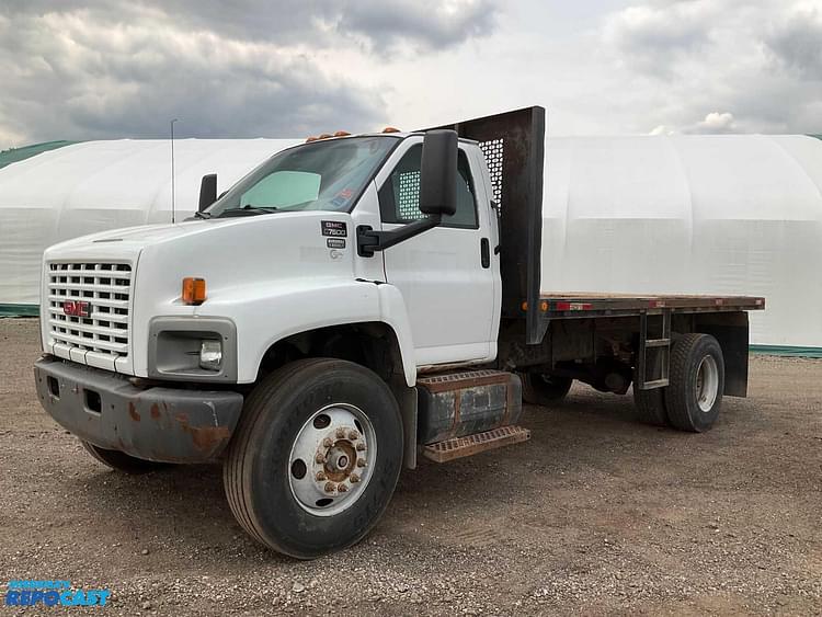 2005 GMC C7500 Equipment Image0
