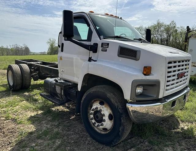 Image of GMC C7500 equipment image 4