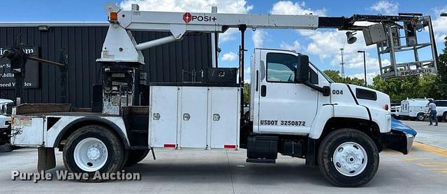 Image of GMC C7500 equipment image 3