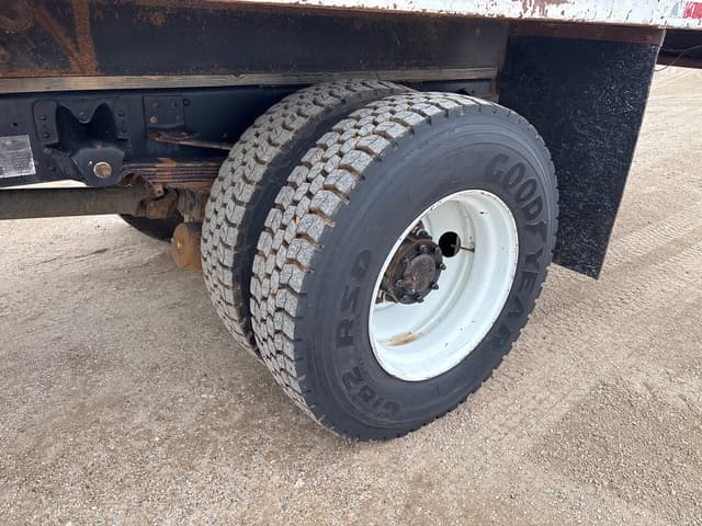 Image of GMC 7500 equipment image 4