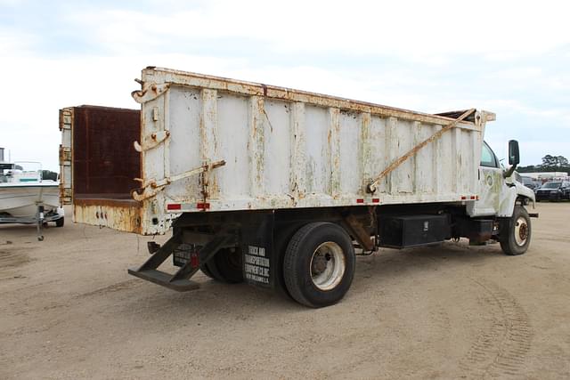 Image of GMC C7500 equipment image 2