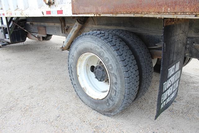 Image of GMC C7500 equipment image 4