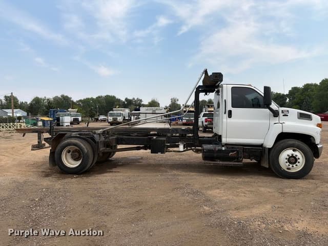Image of GMC C7500 equipment image 3
