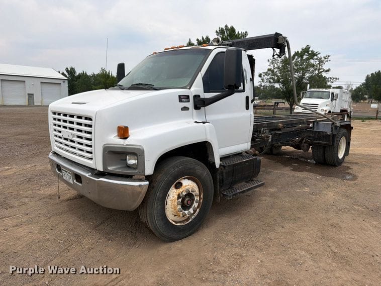 2005 GMC C7500 Equipment Image0