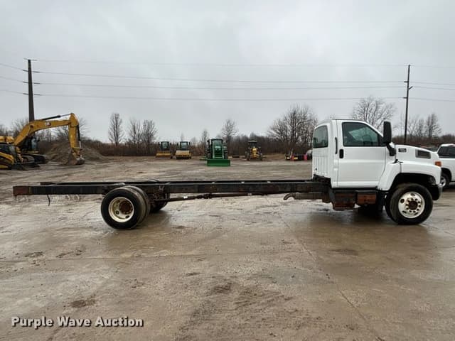 Image of GMC C7500 equipment image 3
