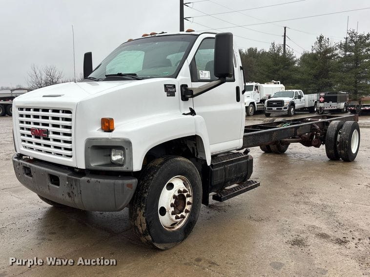 2005 GMC C7500 Equipment Image0