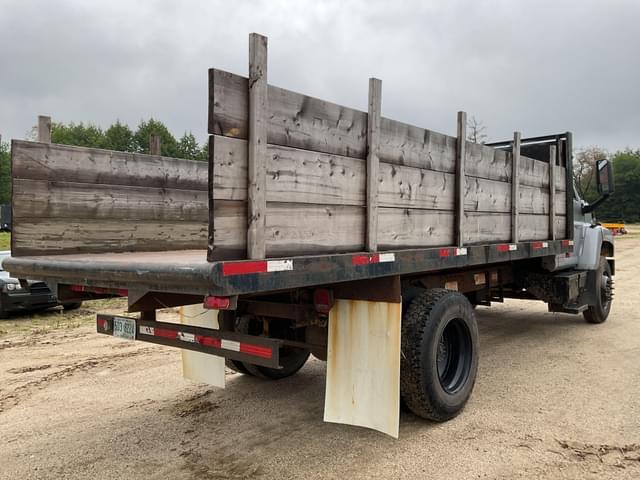 Image of GMC C7500 equipment image 4