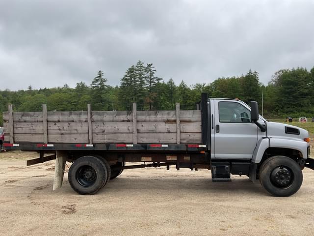 Image of GMC C7500 equipment image 3