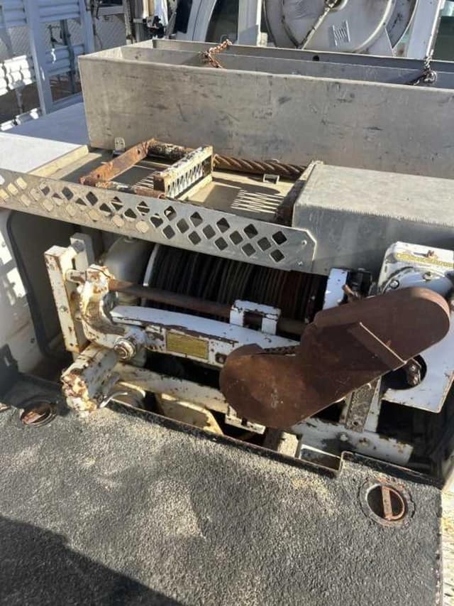 Image of GMC C8500 equipment image 4