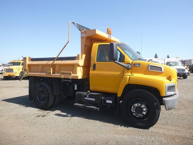 Image of GMC C8500 equipment image 1