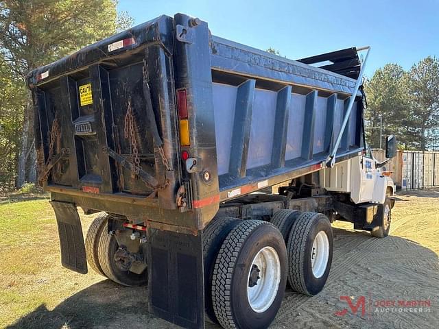 Image of GMC C8500 equipment image 1