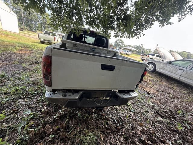 Image of GMC Canyon equipment image 3