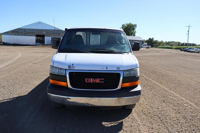 Image of GMC Savana G3500 equipment image 1