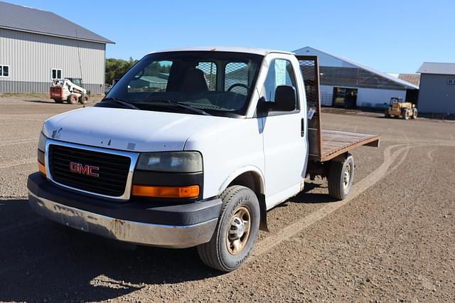 Image of GMC Savana G3500 equipment image 2