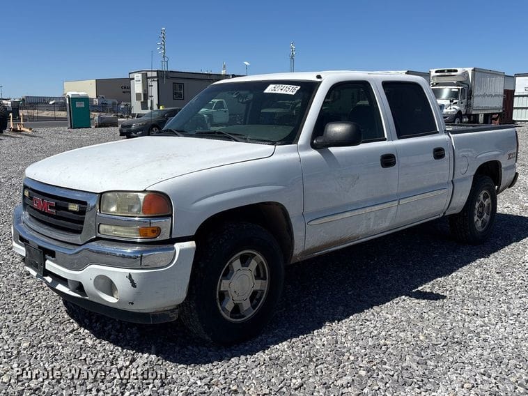 2005 GMC Sierra 1500 Equipment Image0