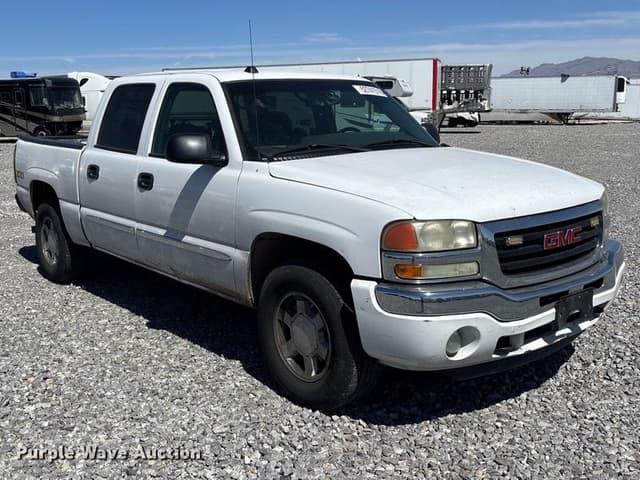 Image of GMC Sierra 1500 equipment image 2