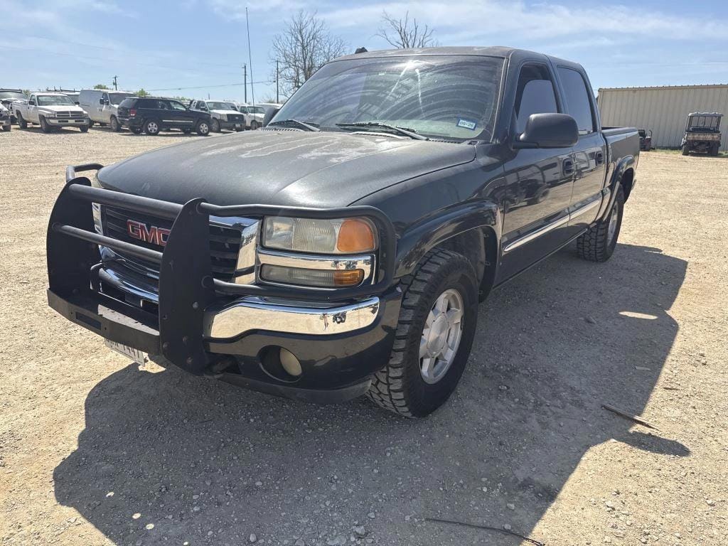 2005 GMC 1500 Equipment Image0