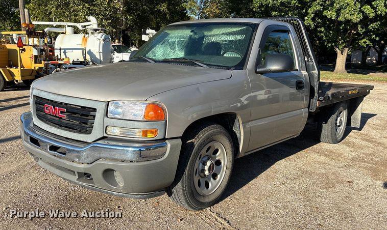 Image of GMC Sierra 1500 Primary image