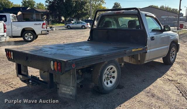 Image of GMC Sierra 1500 equipment image 4