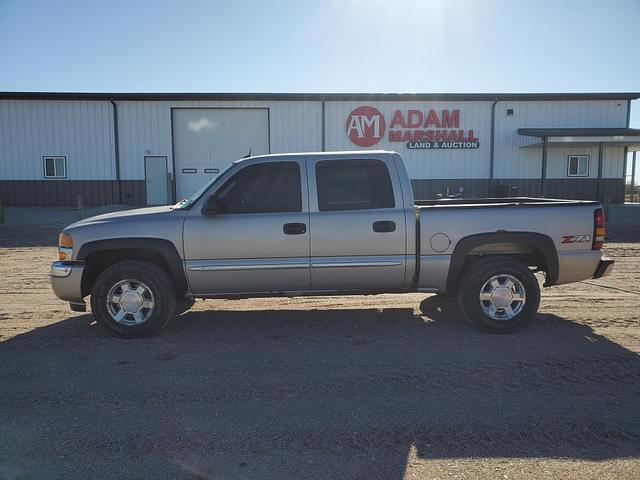 Image of GMC Sierra 1500 equipment image 4