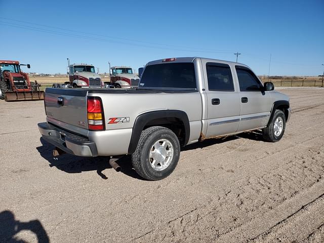 Image of GMC Sierra 1500 equipment image 2