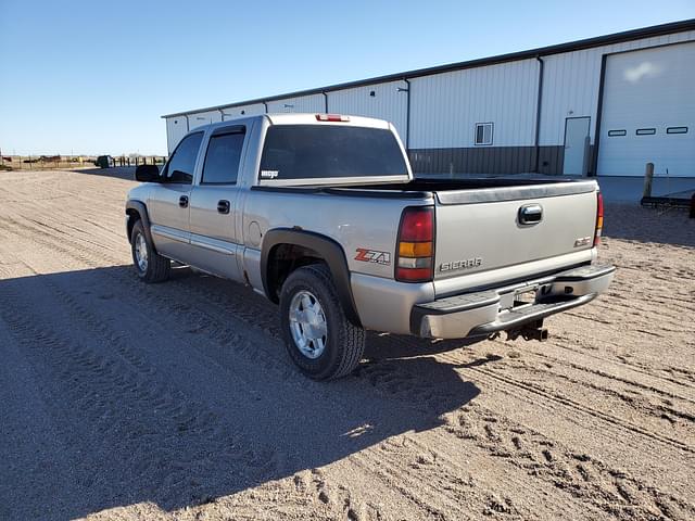 Image of GMC Sierra 1500 equipment image 3