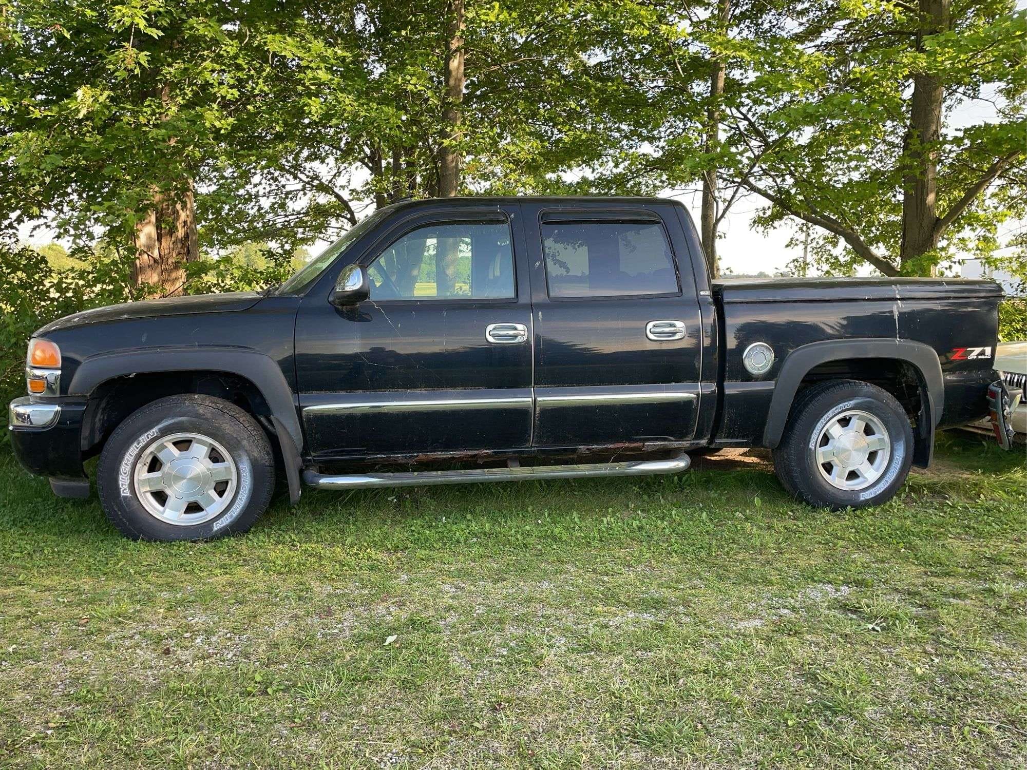2005 GMC Sierra 1500 Equipment Image0