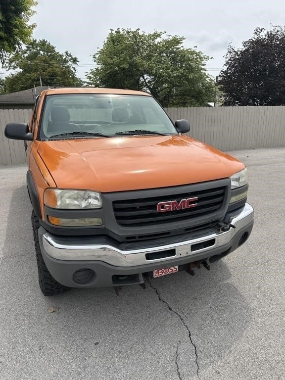 Image of GMC 2500HD equipment image 1