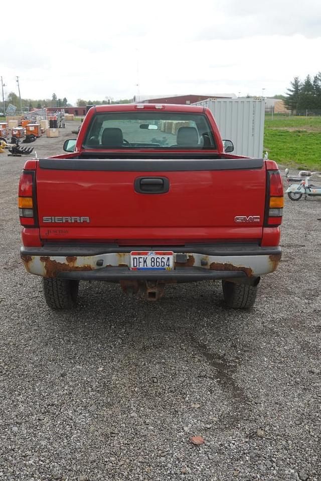 Image of GMC 2500HD equipment image 4