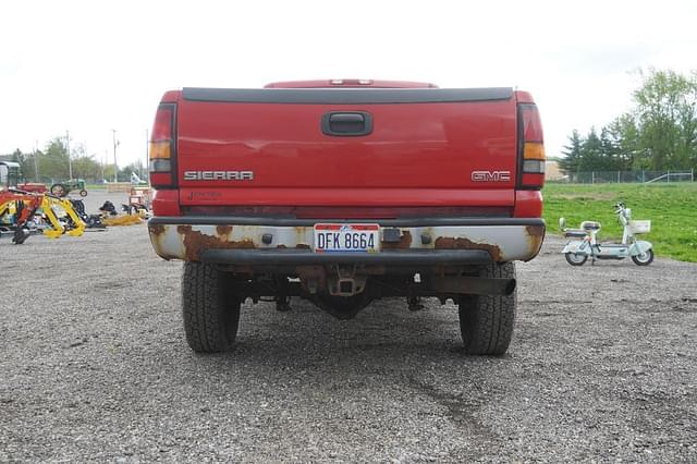 Image of GMC 2500HD equipment image 3