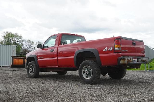 Image of GMC 2500HD equipment image 2