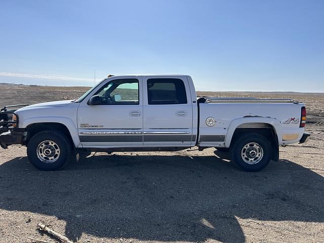 Image of GMC 2500HD equipment image 3