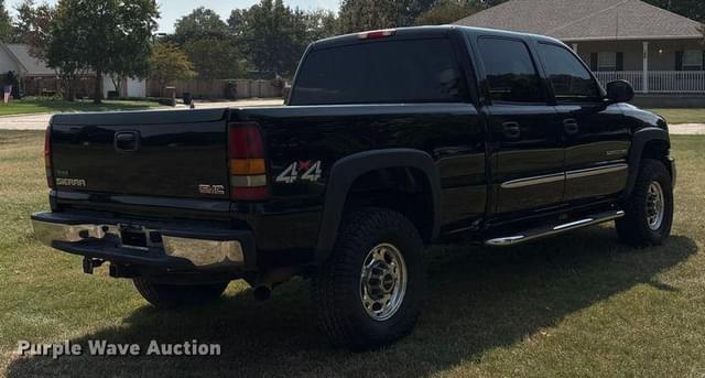 Image of GMC 2500HD equipment image 4