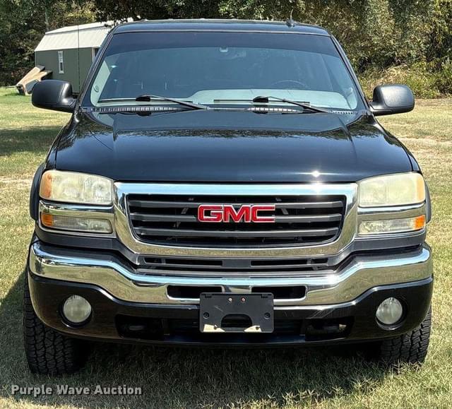 Image of GMC 2500HD equipment image 1