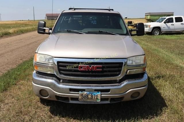 Image of GMC 2500HD equipment image 3