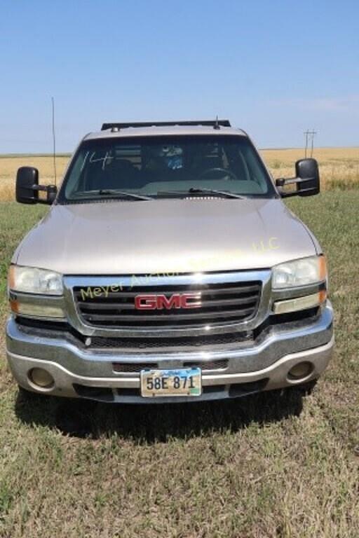 Image of GMC 2500HD equipment image 2