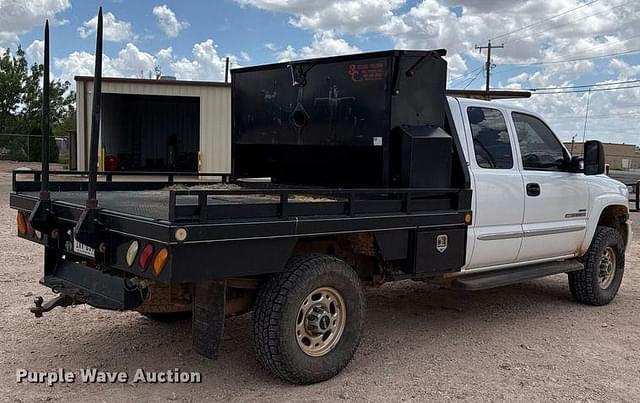 Image of GMC 2500HD equipment image 4