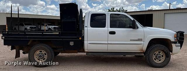 Image of GMC 2500HD equipment image 3
