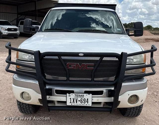 Image of GMC 2500HD equipment image 1