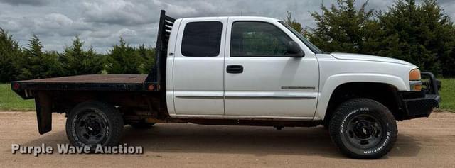 Image of GMC 2500HD equipment image 3
